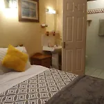 בית הארחה Vaughans Pub/accommodation