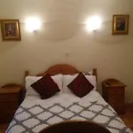 Vaughans Pub/accommodation בית הארחה