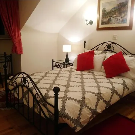 Vaughans Pub/accommodation بيت ضيافة